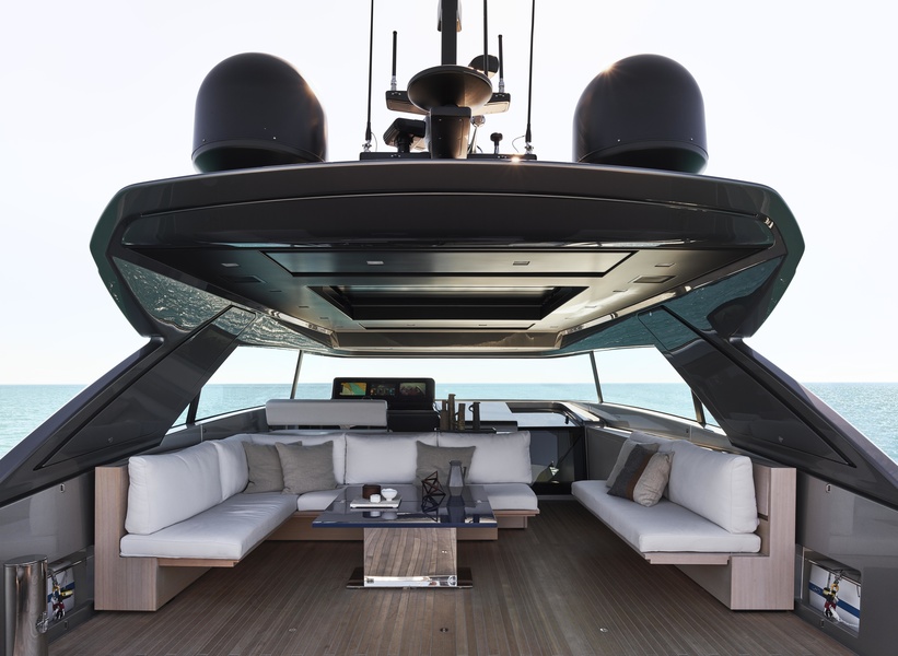 Flybridge SX76