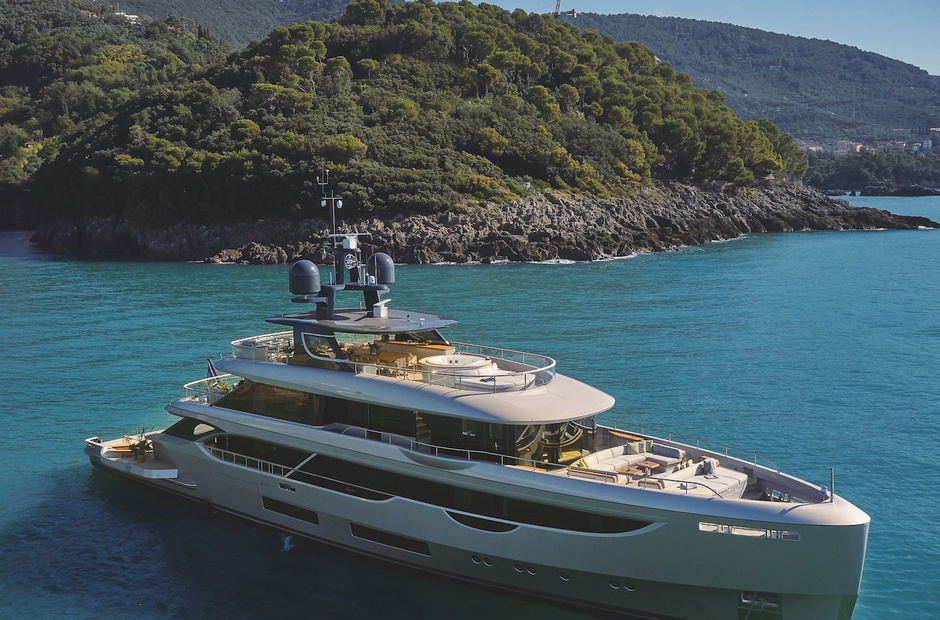 Benetti Debra One