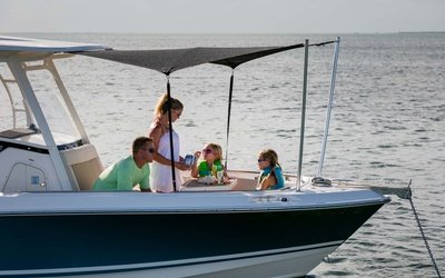 Boston Whaler 230 Outrage
