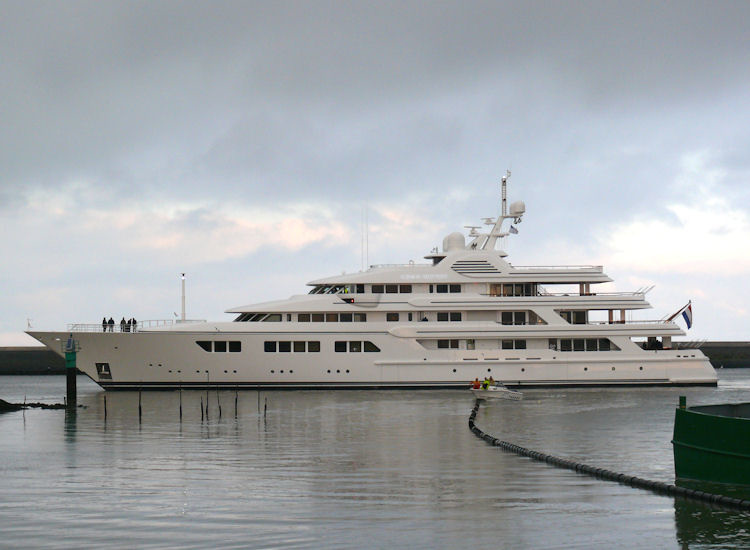 Feadship Ebony Shine