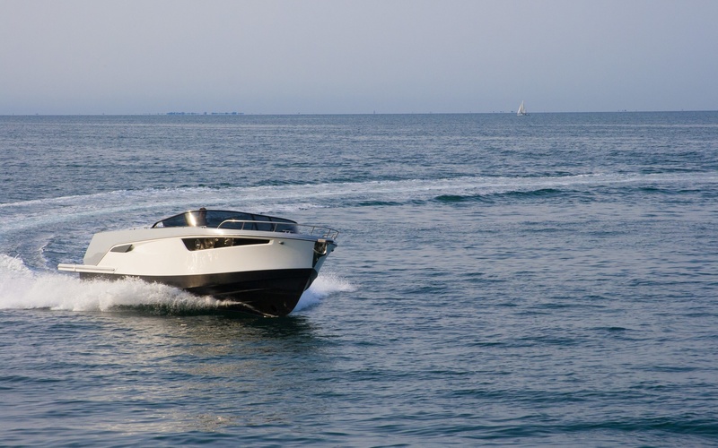 Alfastreet Marine 28 Cabin Motor