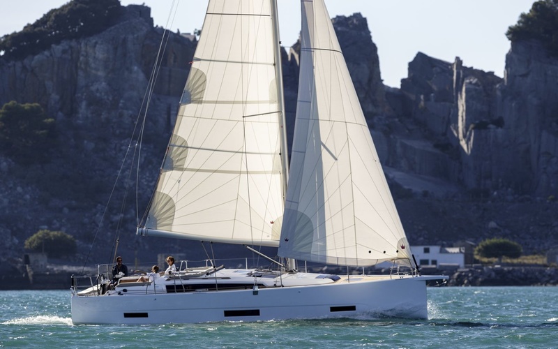 Dufour 390