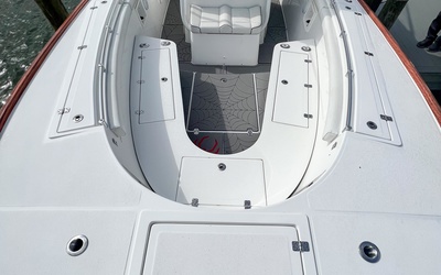 Buddy Davis 34 Center Console