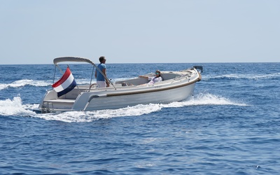 Interboat Intender 820