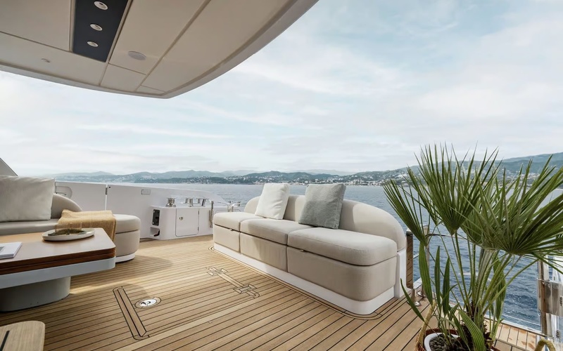 Azimut 62