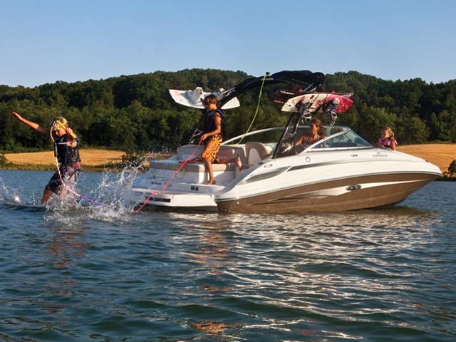 Sea Ray 220 Sundeck