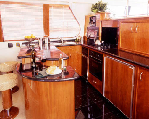 Carver 570 Voyager