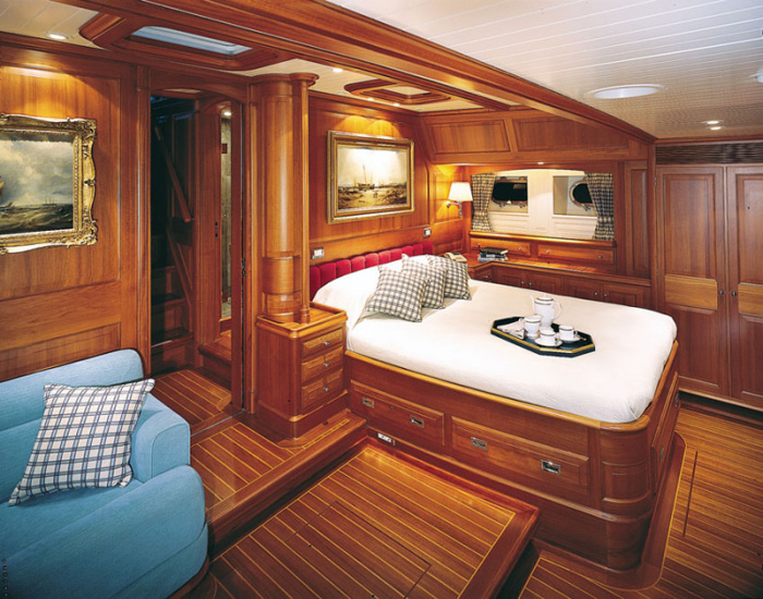 Alloy Yachts Legend