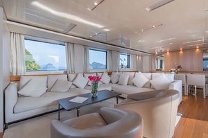 Novurania Custom Line 750