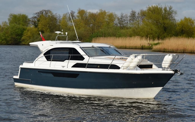 Broom 35 Coupe