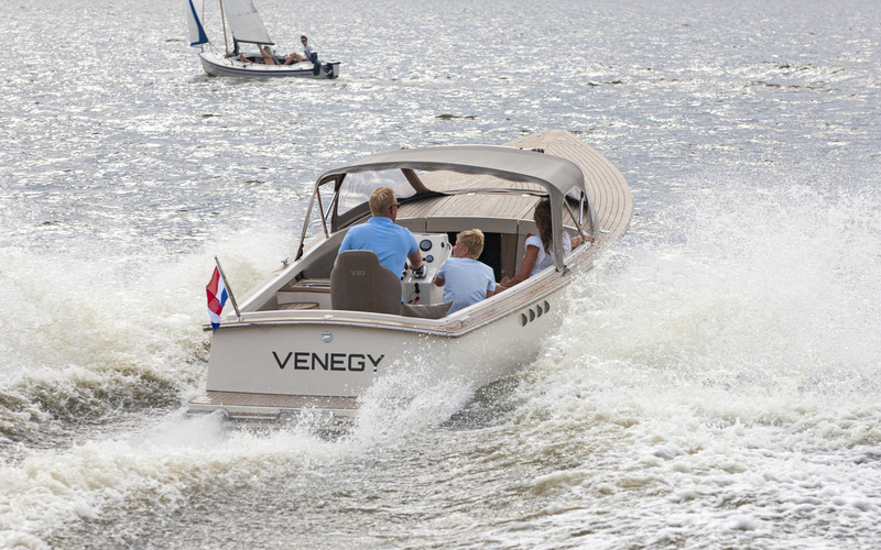 Venegy V30 Classic Cabin